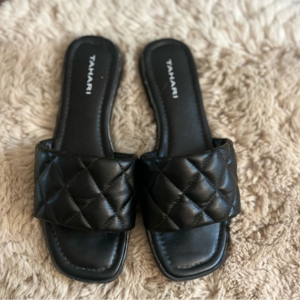 Tahari Black Slides Tresia quilted 7.5 sandals